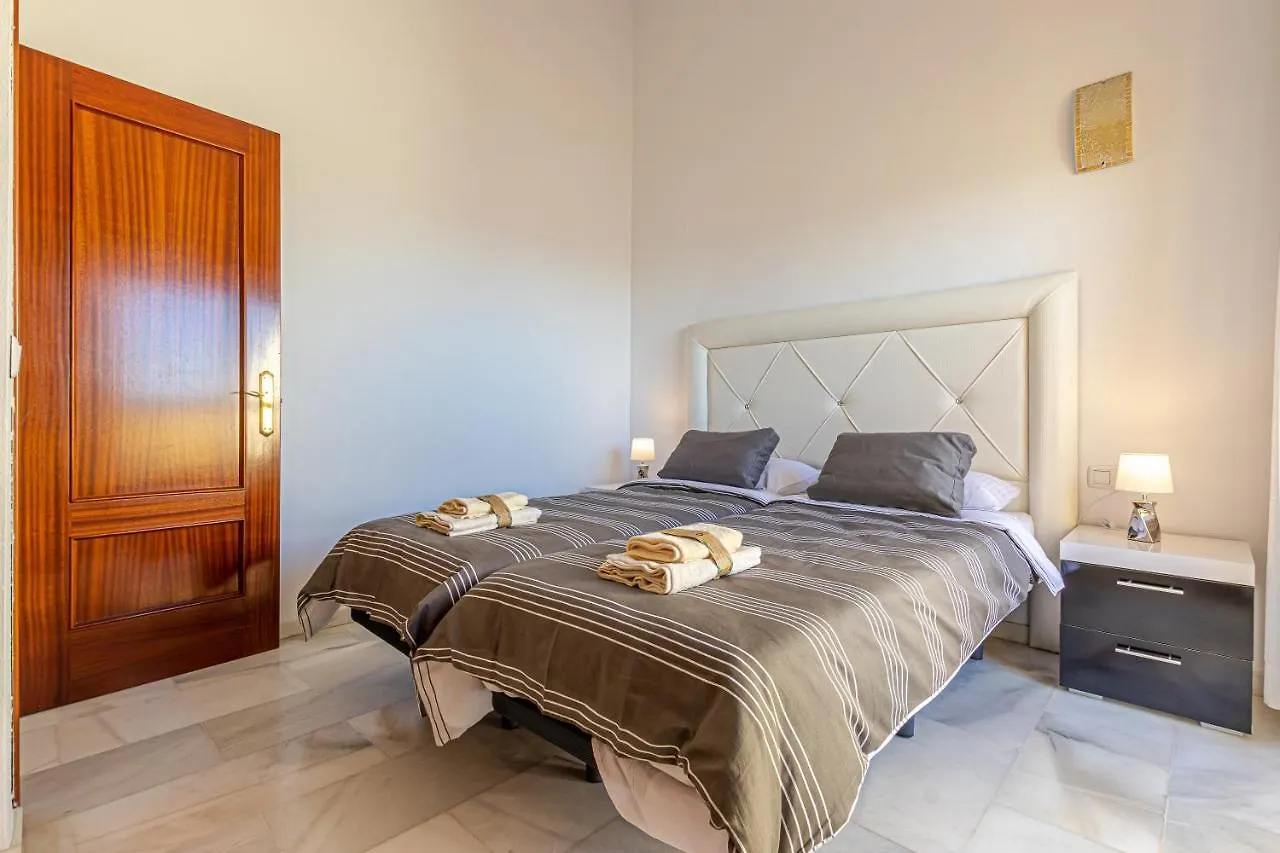 797 Holiday Rentals -Lujoso Atico Duplex En El Centro De Benalmadena 0*,